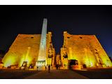 Luxor Tempel bei Nacht CCBY2.0 Jorge Lascar@wikimedia.commons 